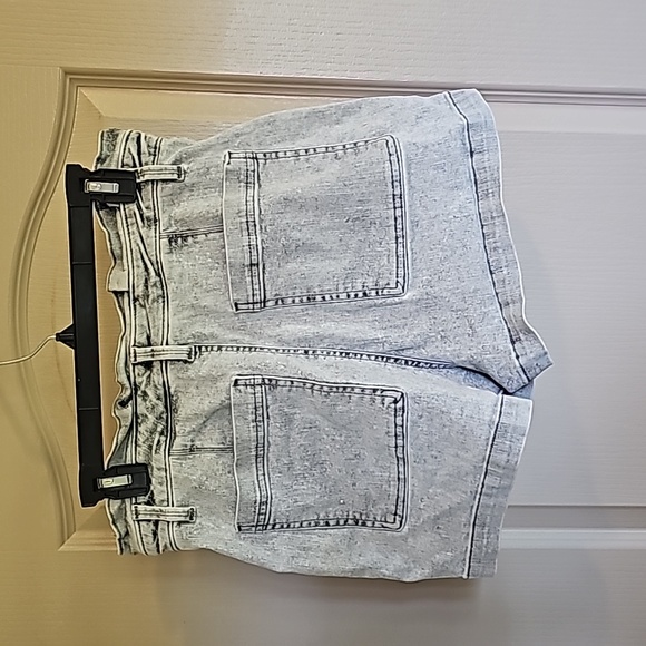 Universal Thread Goods Co. Gray shorts size 8 - Picture 4 of 4